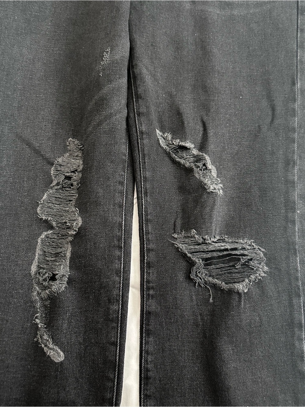 Forever 21 women’s Skinny Jeans - Black - Picture 3 of 8